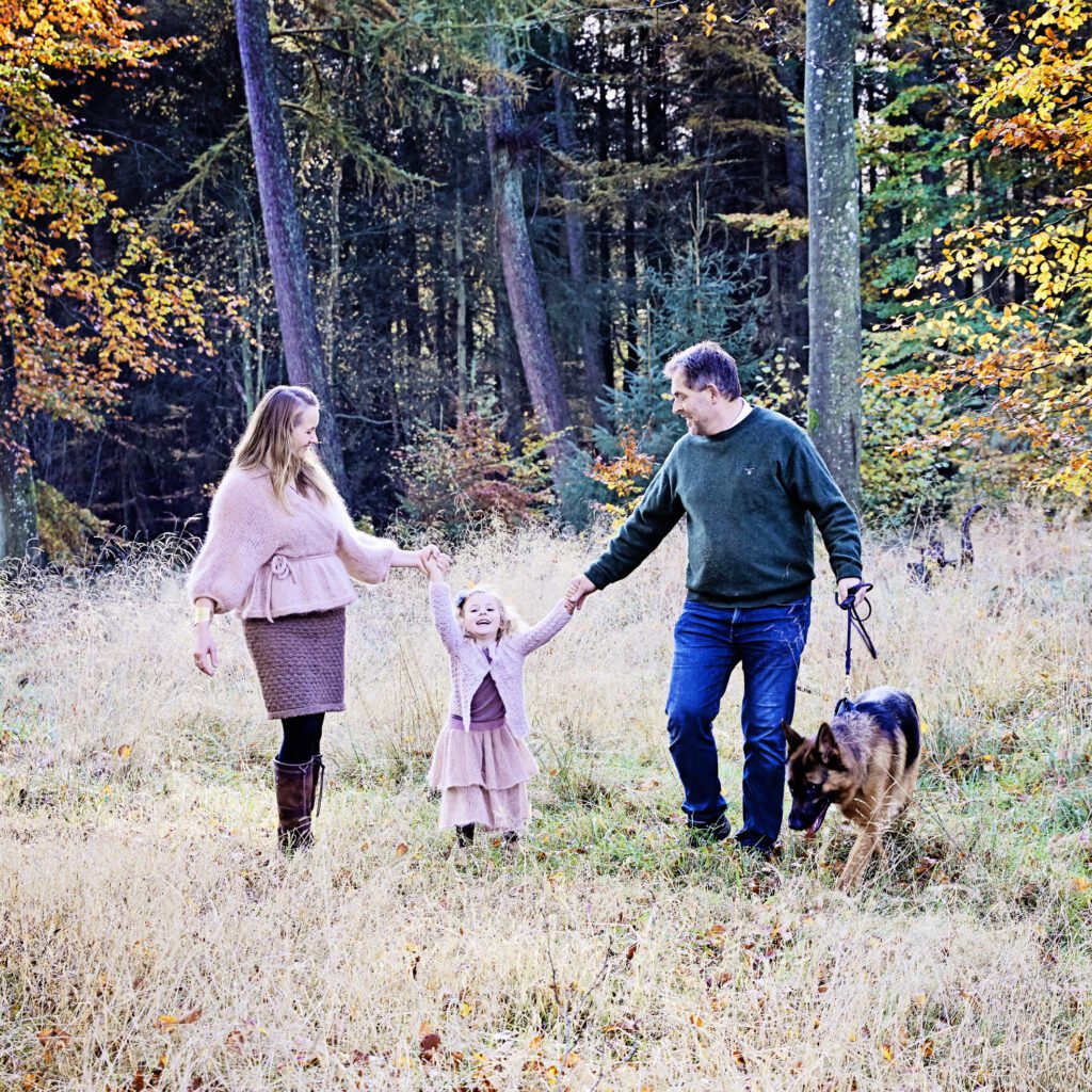 familiefotografering i en skov