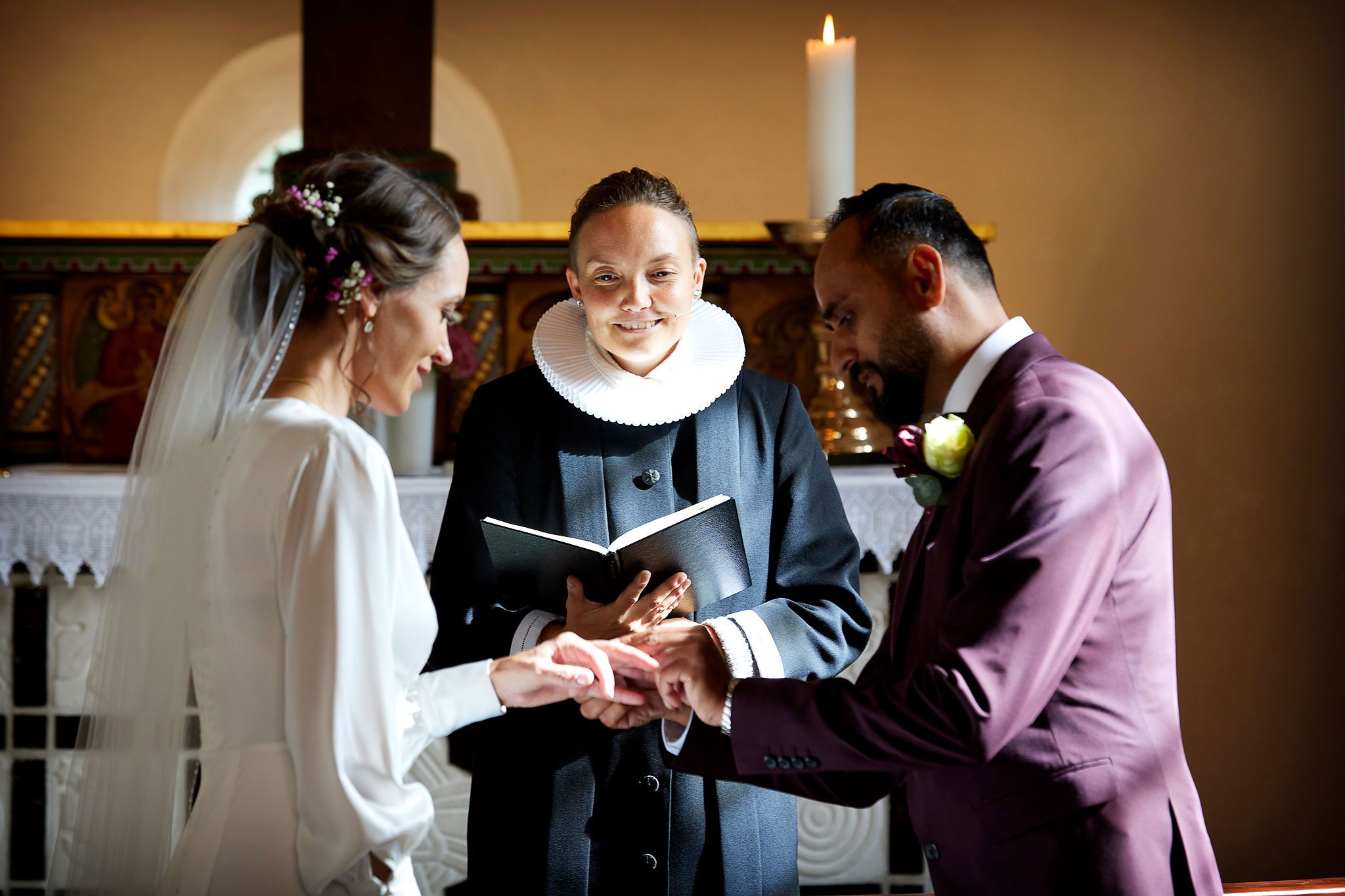 brudepars vielse i kirke