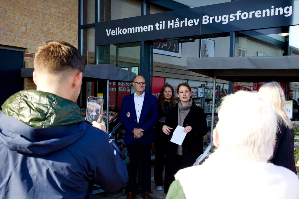 pernille skipper aabner den nyrenoverede super brugs i haarlev