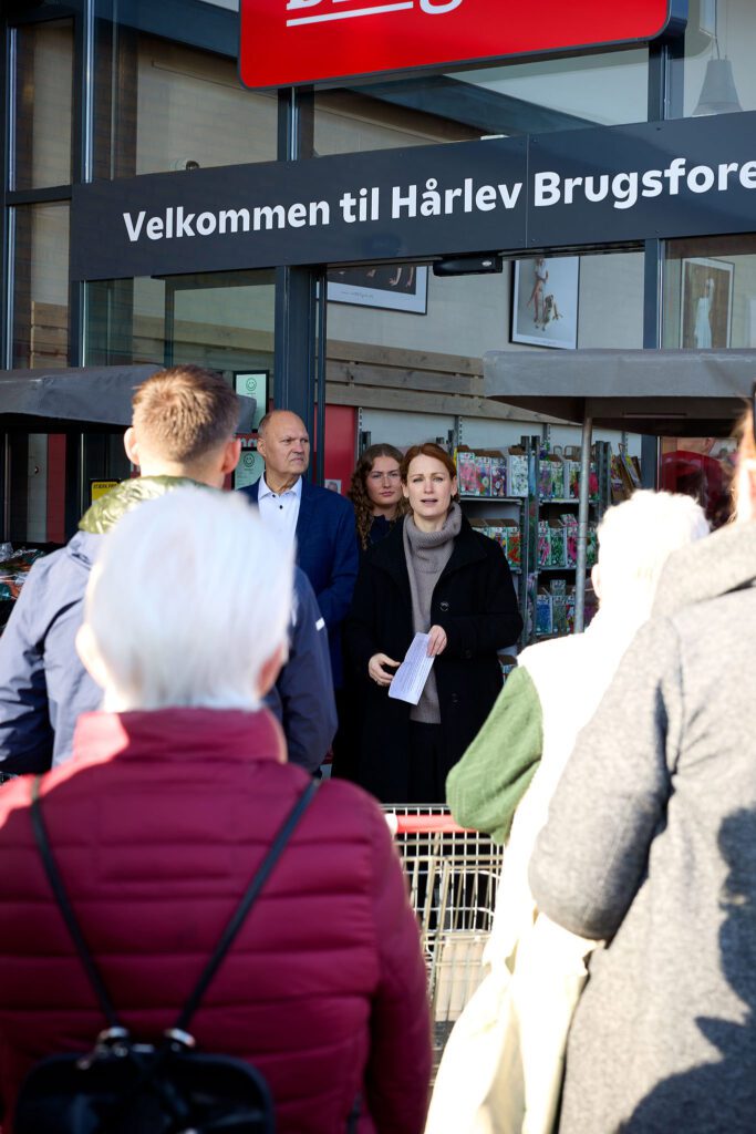 pernille skipper aabner den nyrenoverede super brugs i haarlev