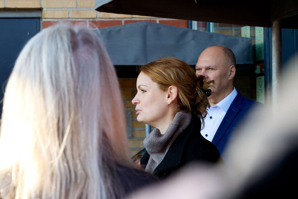 pernille skipper aabner den nyrenoverede super brugs i haarlev