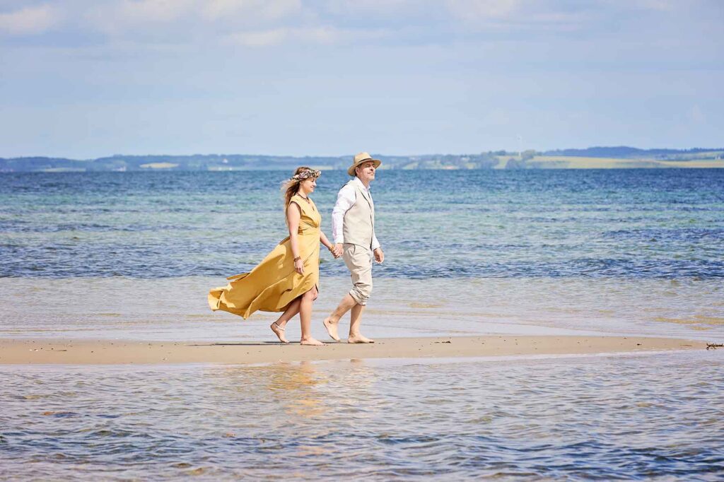 brudepar paa strand