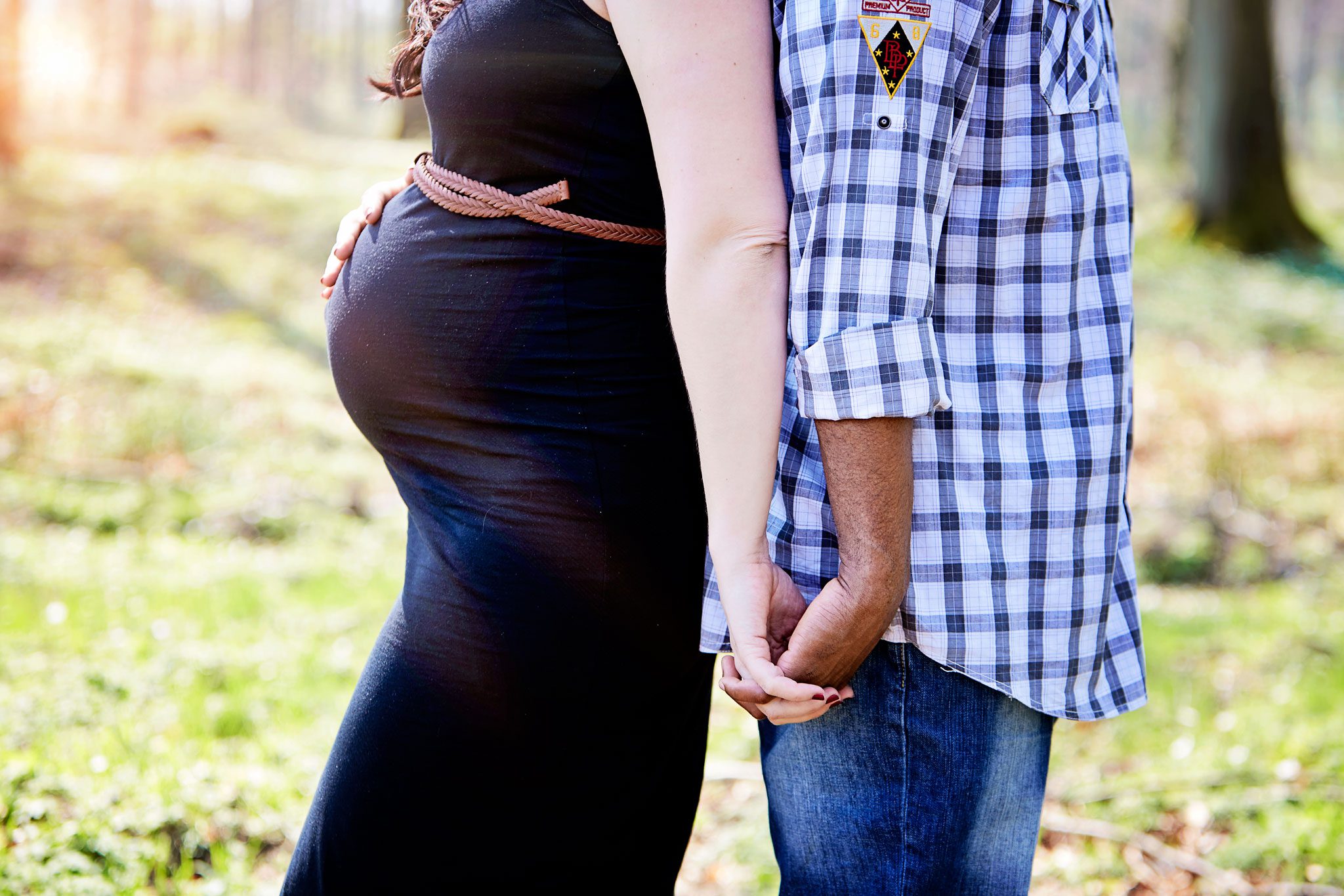 gravid fotograferet i skoven