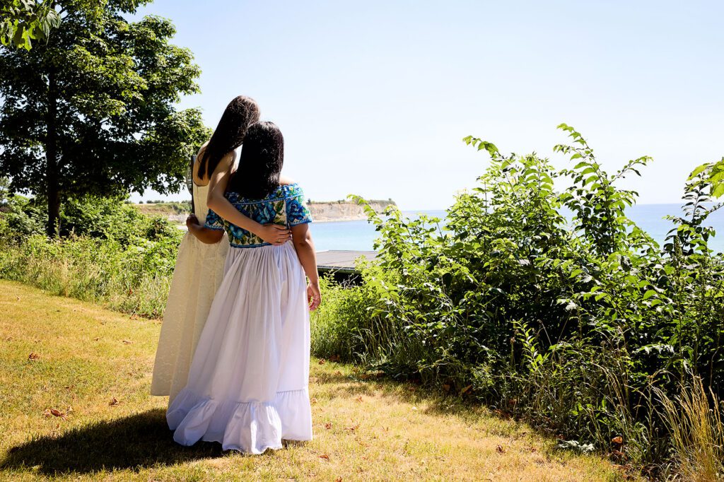 newlyweds looking at stevns klint
